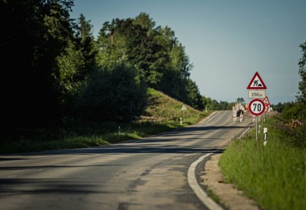 Uz reģionālā ceļa Augšlīgatne–Skrīveri atjauno segumu no Nītaures līdz Zaubei